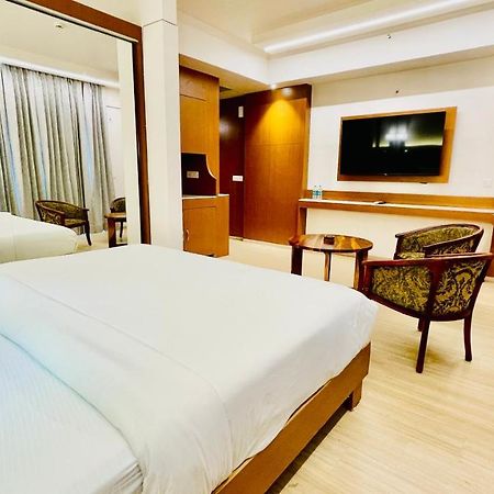 Neel Skye - Couple Friendly - Dlf My Pad, Gomtinagar , Lucknow 아파트 호텔 외부 사진