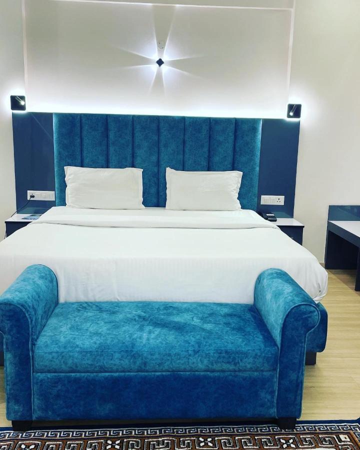 Neel Skye - Couple Friendly - Dlf My Pad, Gomtinagar , Lucknow 아파트 호텔 외부 사진